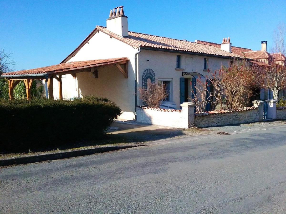 Villa Charmante A Bosset Avec Piscine Partagee Buitenkant foto