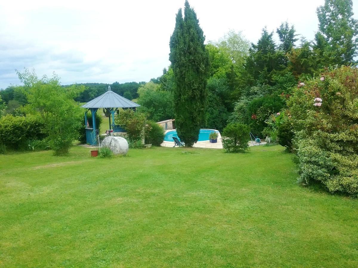 Villa Charmante A Bosset Avec Piscine Partagee Buitenkant foto
