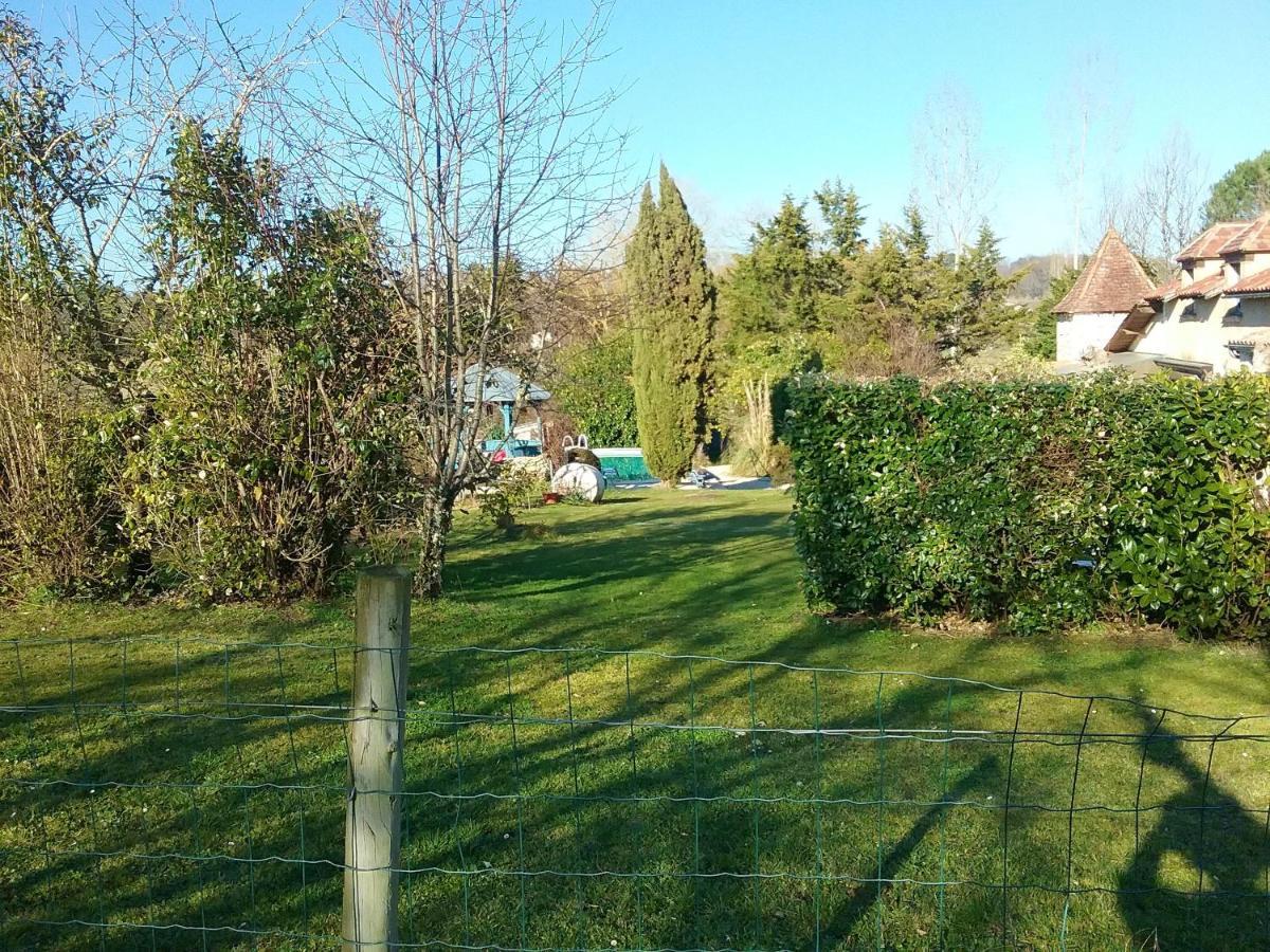 Villa Charmante A Bosset Avec Piscine Partagee Buitenkant foto