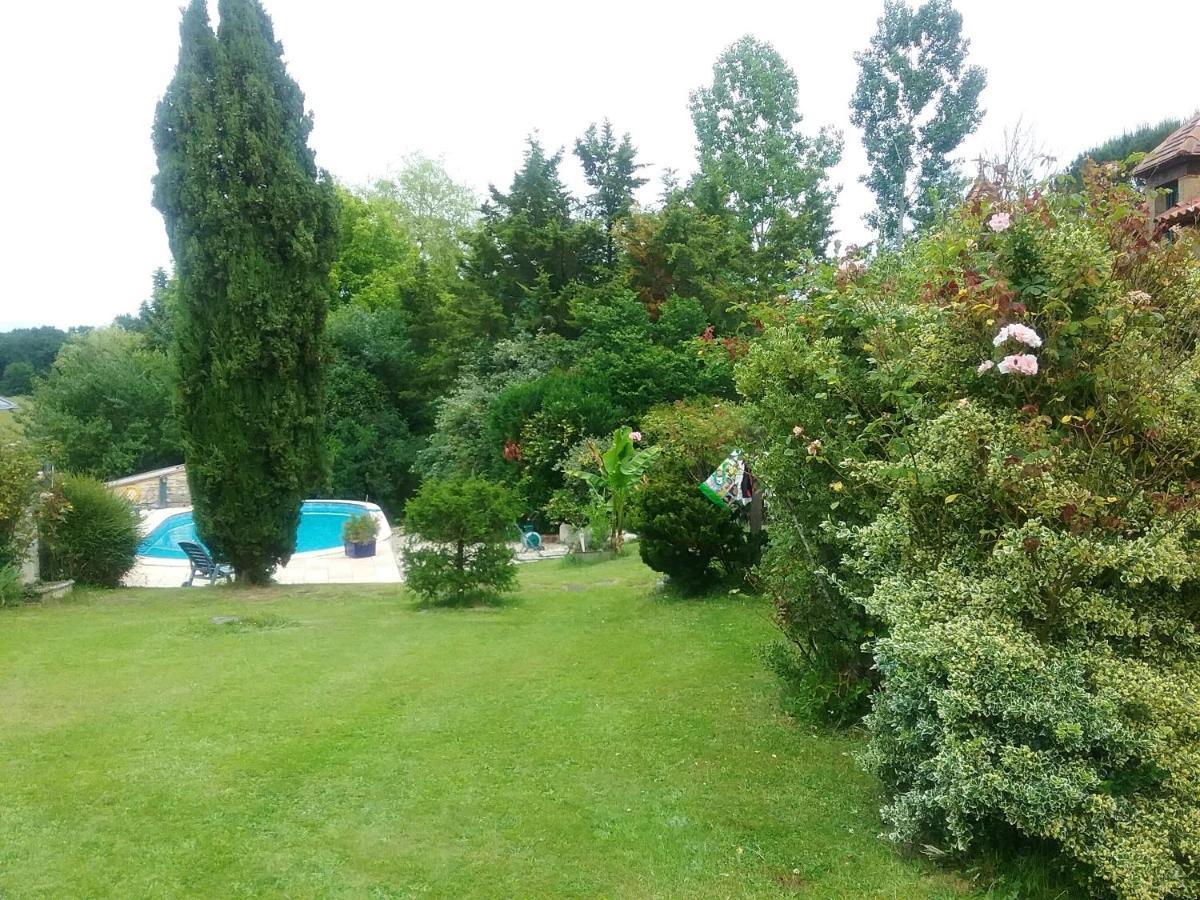 Villa Charmante A Bosset Avec Piscine Partagee Buitenkant foto