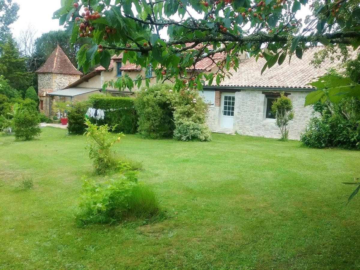 Villa Charmante A Bosset Avec Piscine Partagee Buitenkant foto