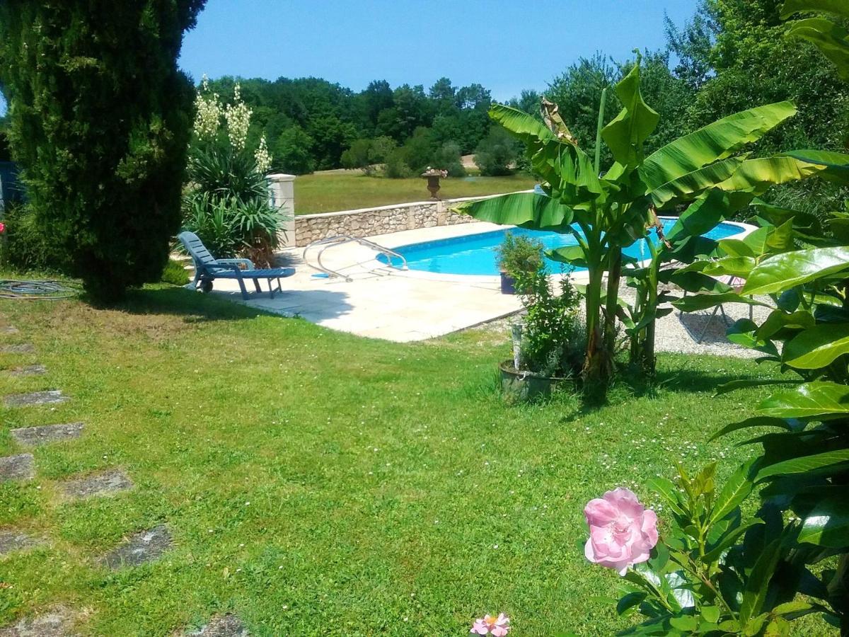 Villa Charmante A Bosset Avec Piscine Partagee Buitenkant foto