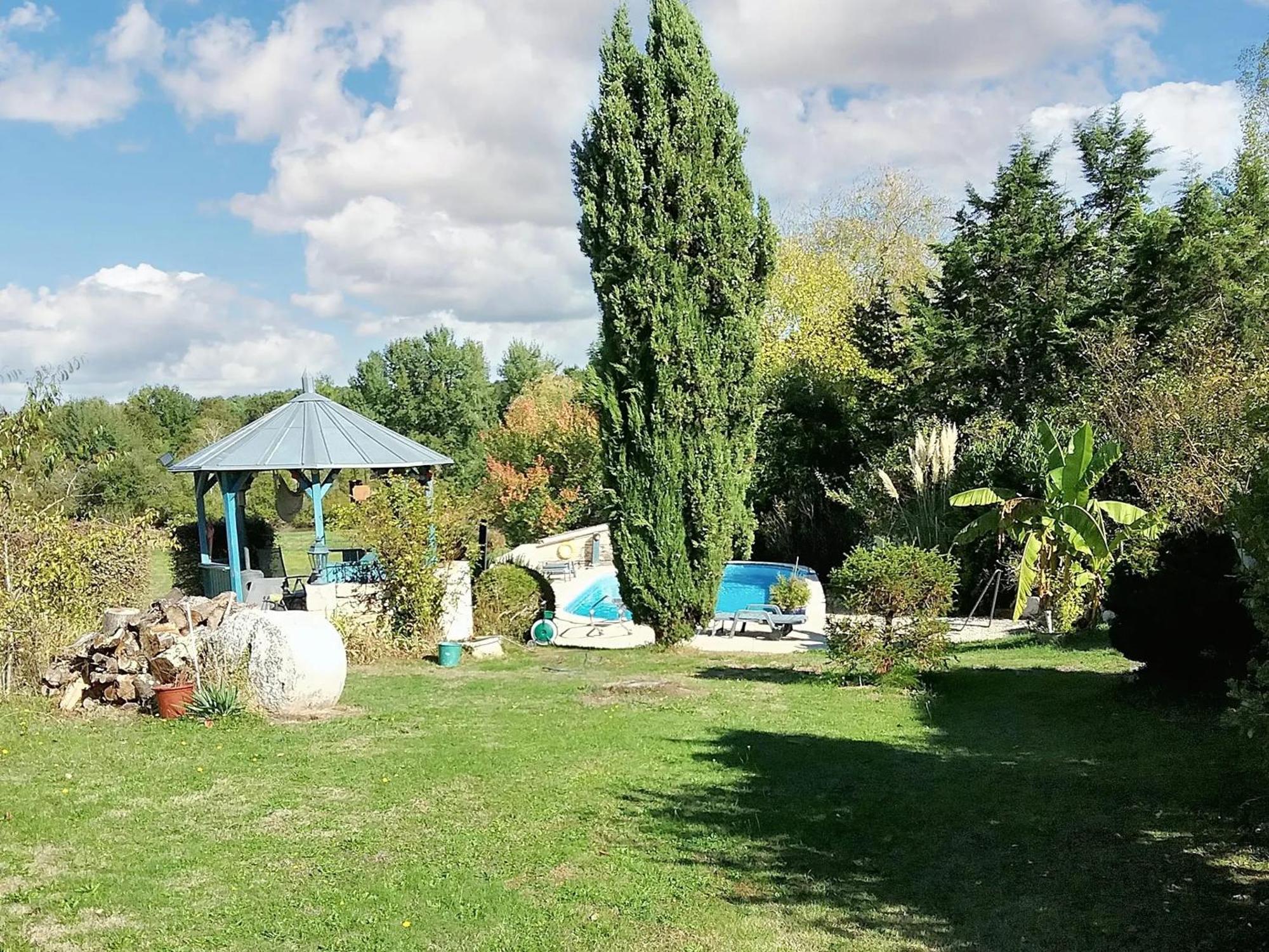 Villa Charmante A Bosset Avec Piscine Partagee Buitenkant foto