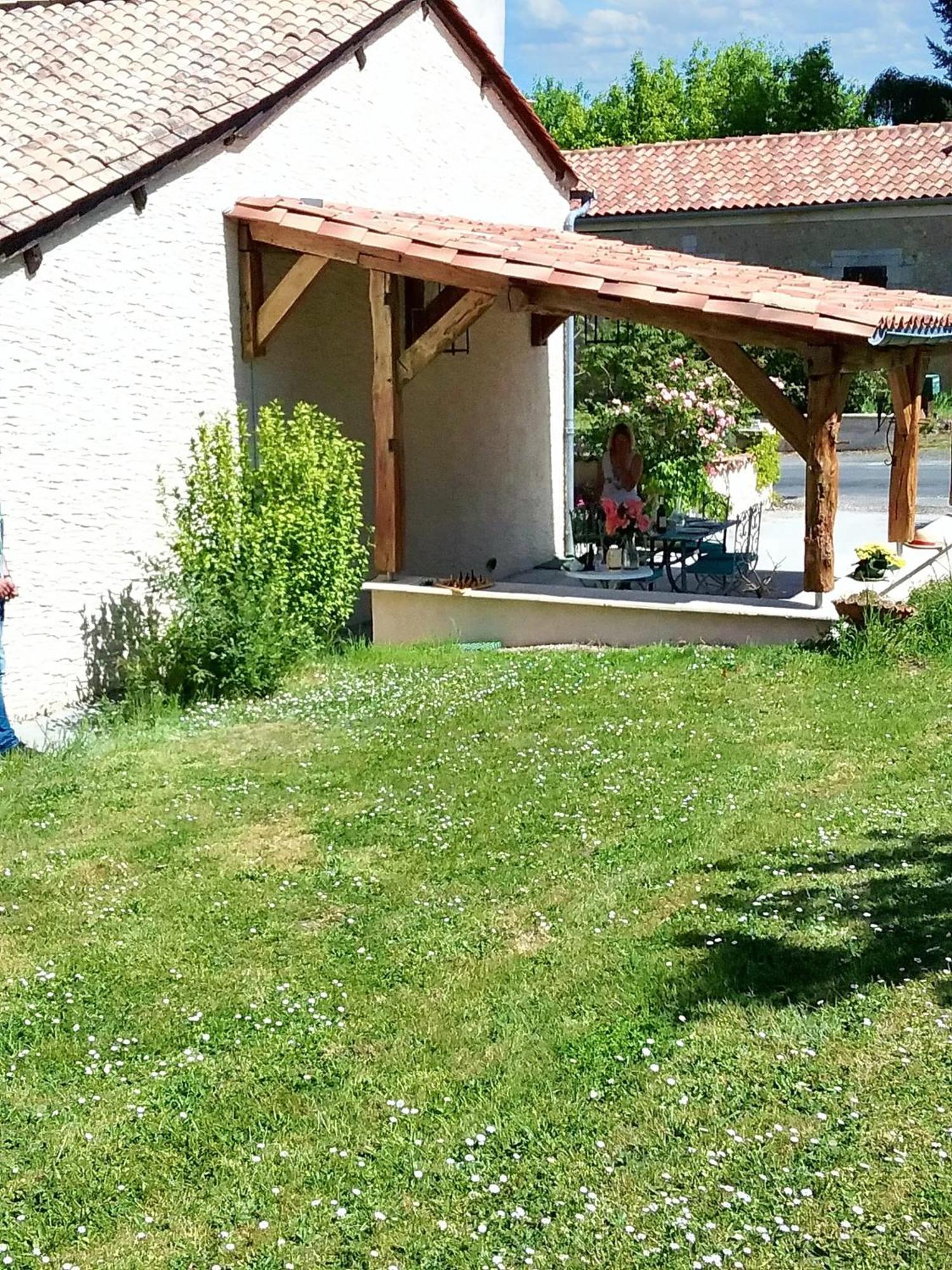 Villa Charmante A Bosset Avec Piscine Partagee Buitenkant foto
