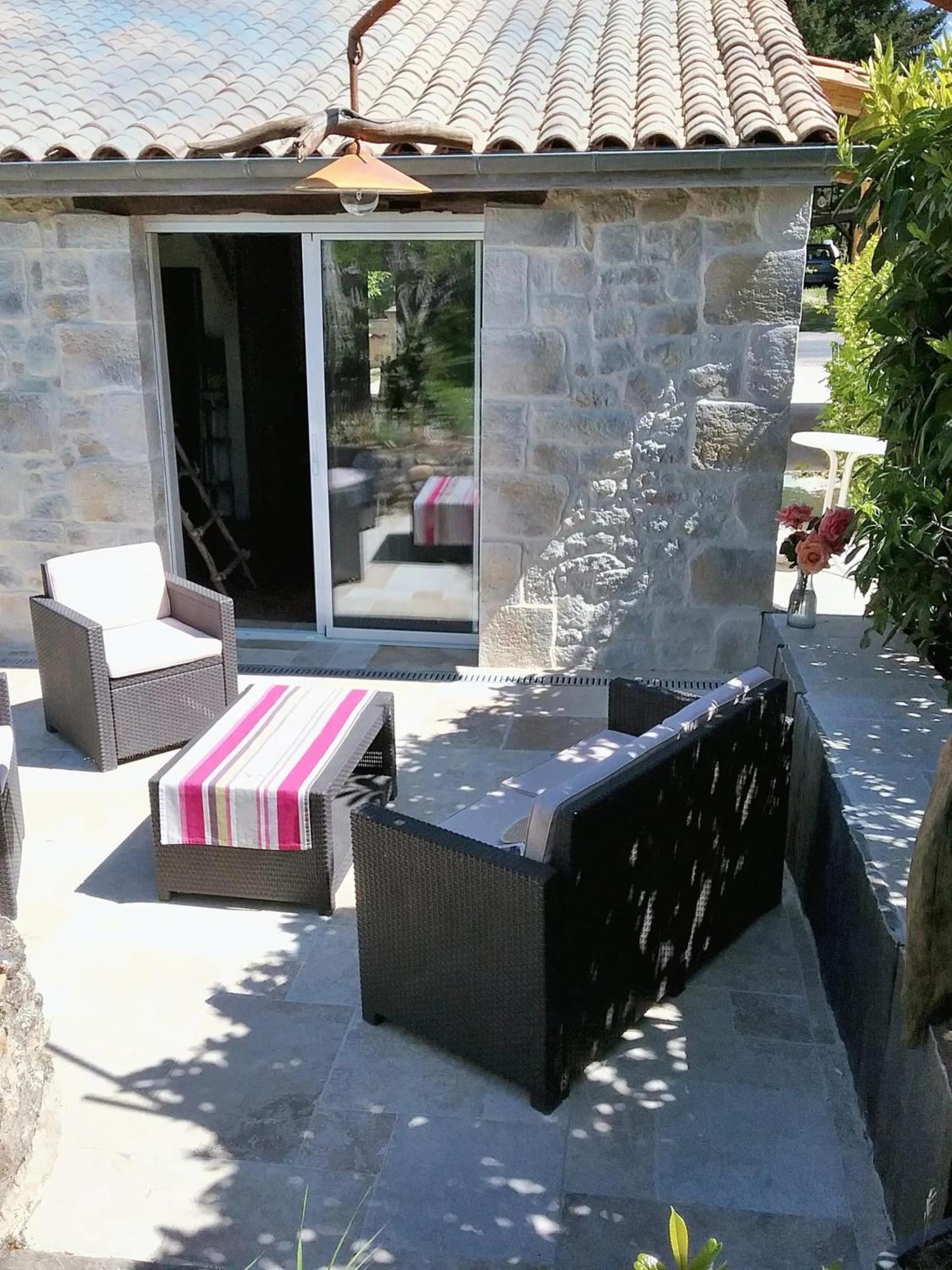 Villa Charmante A Bosset Avec Piscine Partagee Buitenkant foto