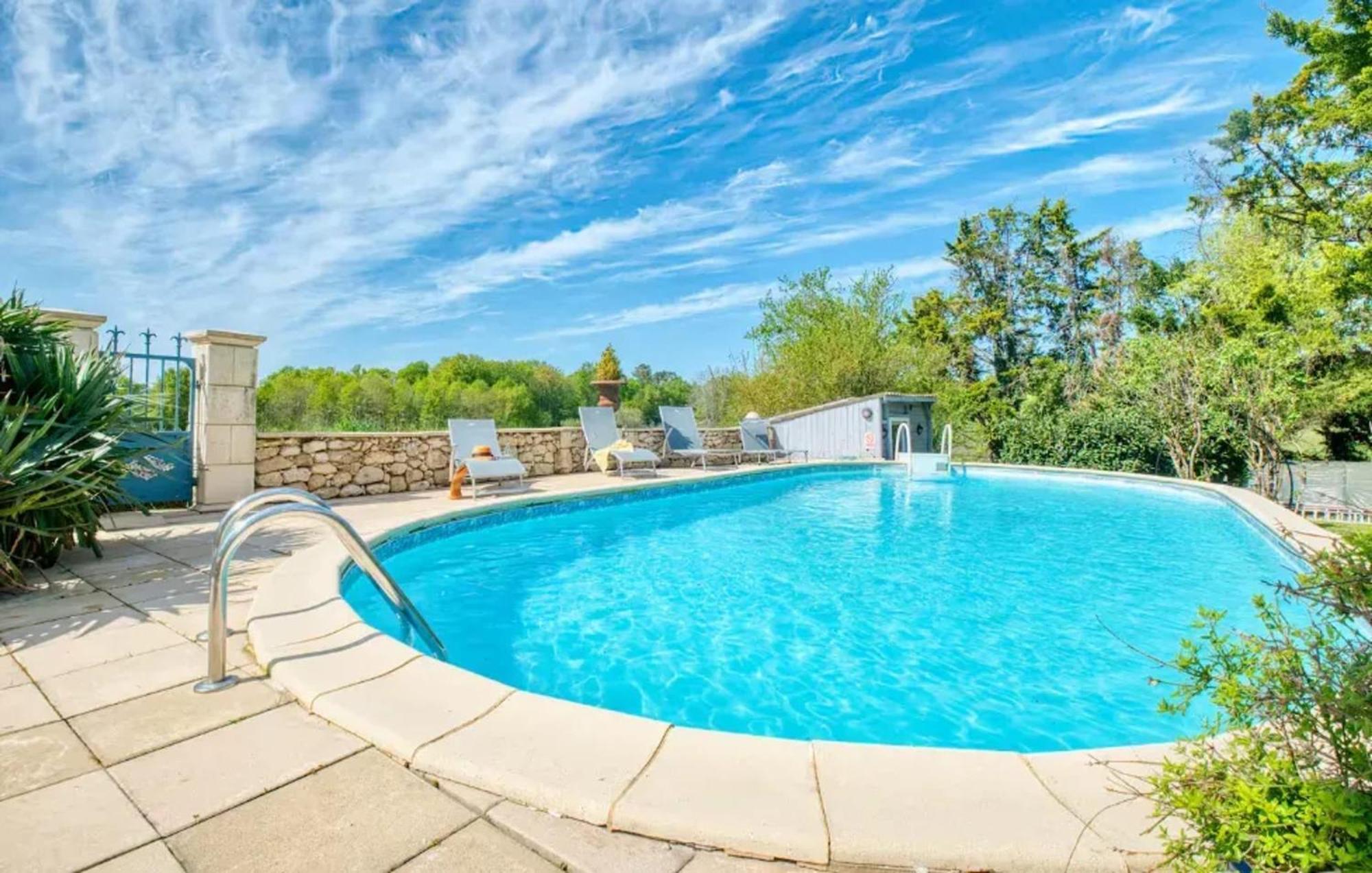 Villa Charmante A Bosset Avec Piscine Partagee Buitenkant foto